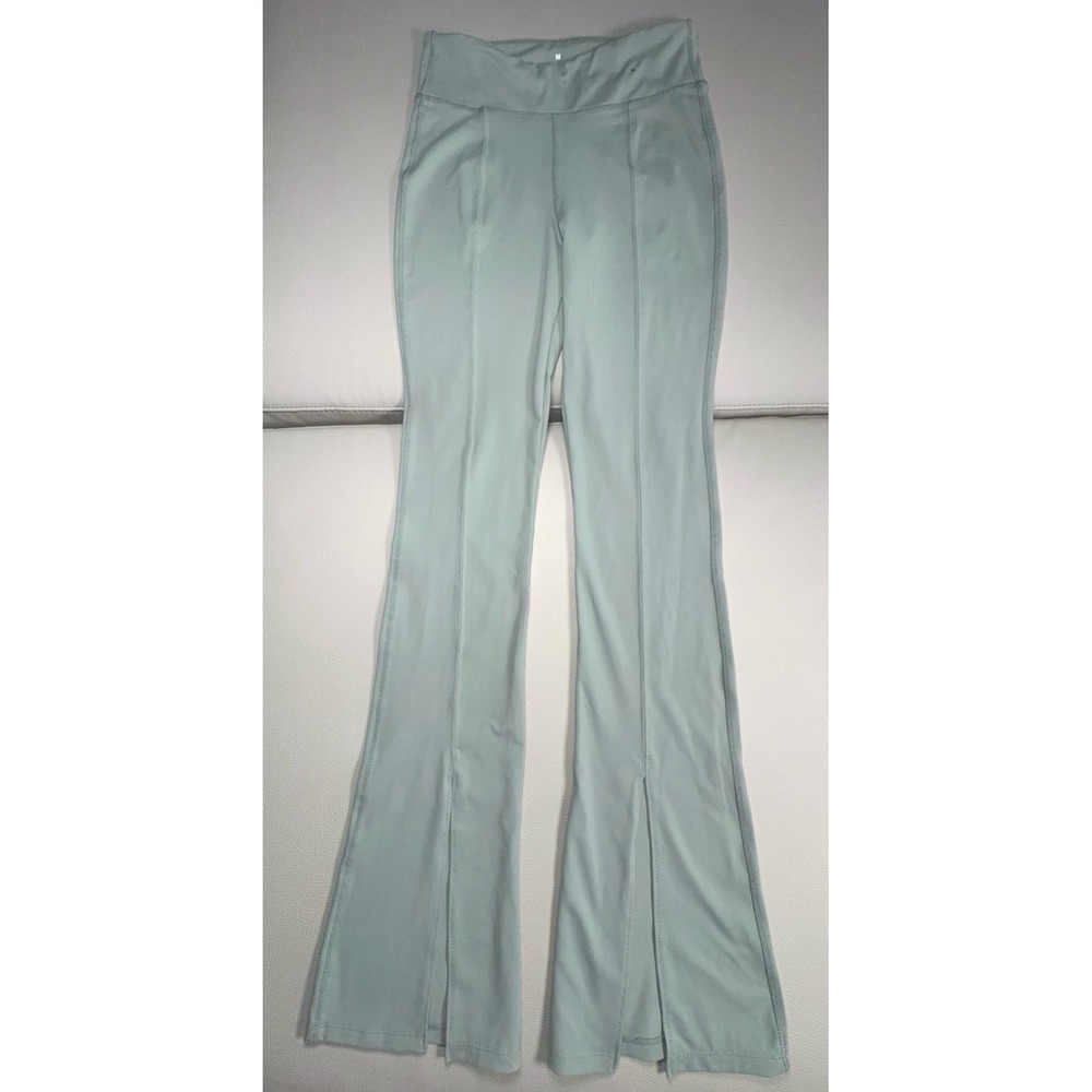 Women's size MEDIUM Cotton On Body sage green leggings. EUC.